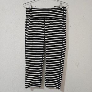 Athleta Chaturanga cropped leggings Size Medium